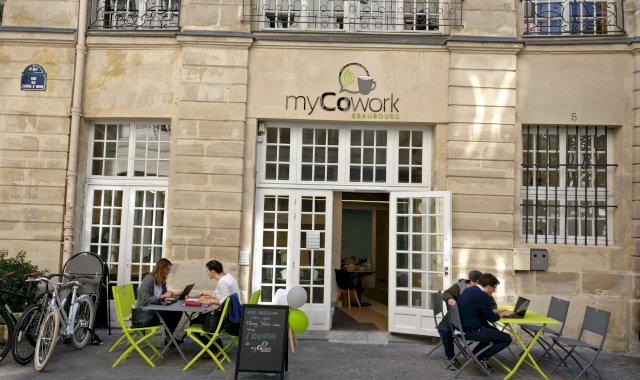 Terrasse donnant sur le quartier piéton Saint merri